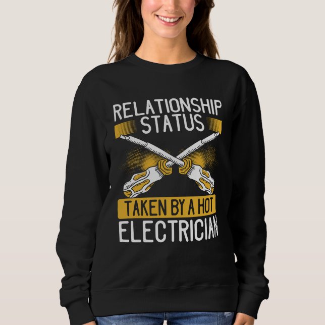 Backprint Relationship Status Taken By A Hot Elect T Shirt (Framsida)