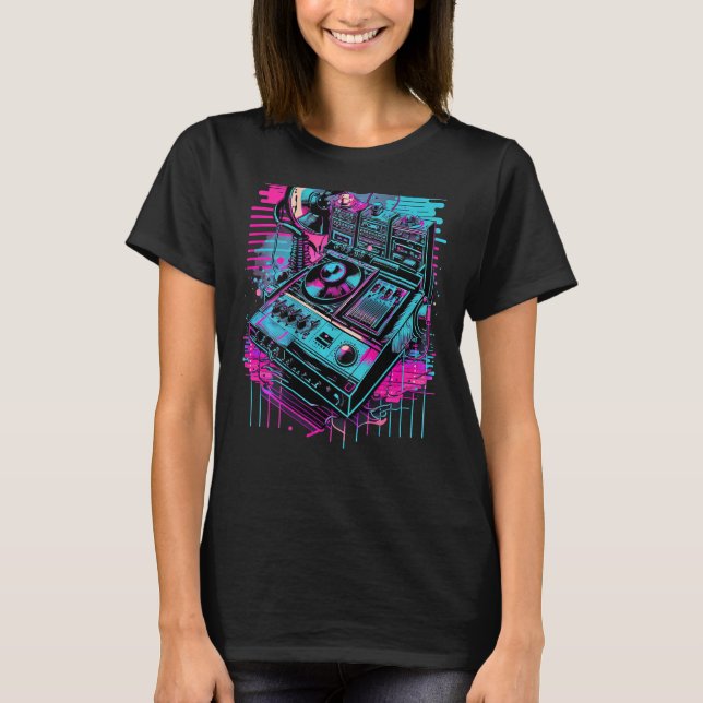 Backprint Retrowave DJ Techno Futuresynth Synthwav T Shirt (Framsida)