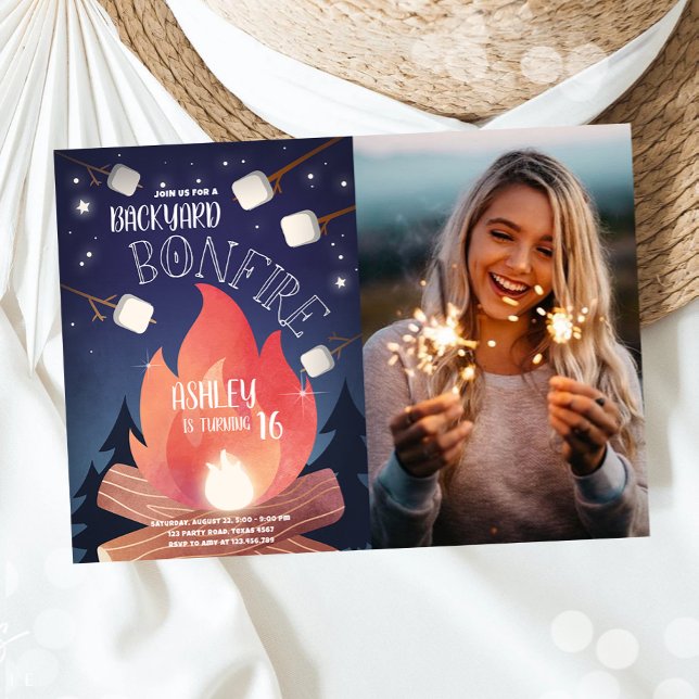 Backyard Bonfire Camping Glamping Outdoor Birthday Inbjudningar (Skapare uppladdad)
