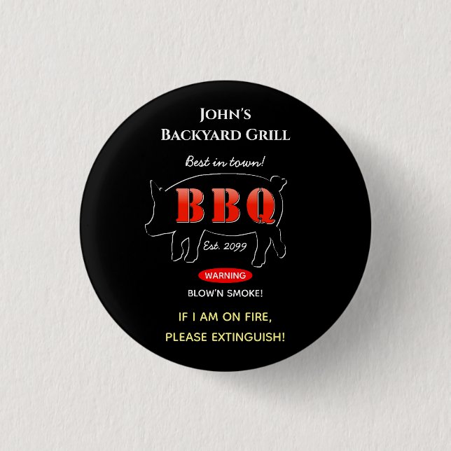 Backyard Grill Master Grilling BBQ Pin Shirt Knapp (Framsida)