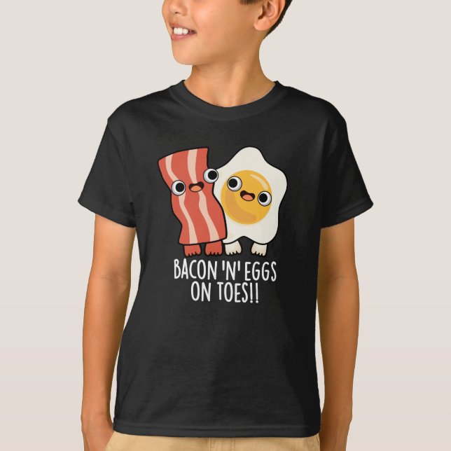 Bacon And Eggs On Toes Funny Toast Pun Dark BG T Shirt (Framsida)