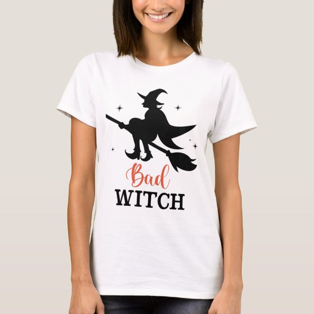 Bad Witch Halloween Spooky Broom Flies T Shirt (Framsida)