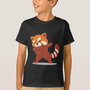 Badda pandaen - gulliga Kawaii som baddar den röda T Shirt