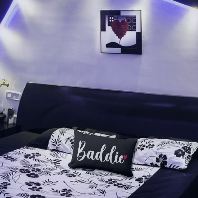 Baddie Bedroom Decor with Balck with Heart Pillow Lumbarkudde (Skapare uppladdad)