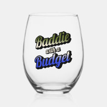 Baddie med budgeterat stenlöst glas Vin