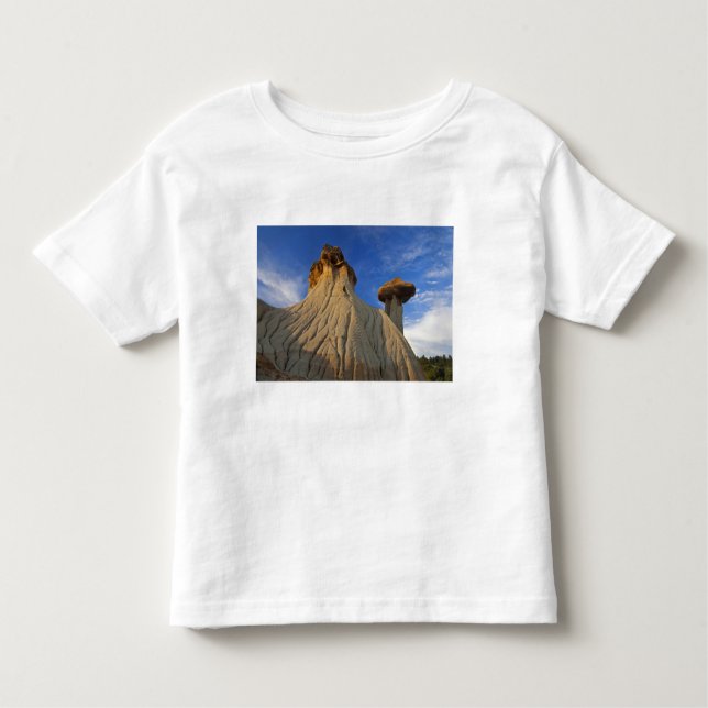 Badlands-formationer i Makoshika State Park i T-shirt (Framsida)
