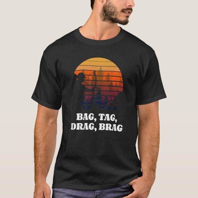 Bag Märkre Drag Brag Bowhun Retro Hjort Hunter T Shirt (Framsida)