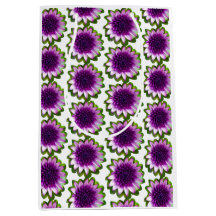 Bag med vackra blommor av lila