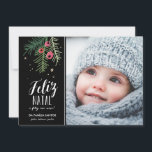 Bagas Vermelhas | Feliz Natal Julkort<br><div class="desc">Design moderno,  com uma ilustração tirada mão e tipografia.</div>