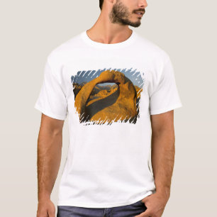 Båge i Alabama Hills Östra Sierras nära Lone T-shirt