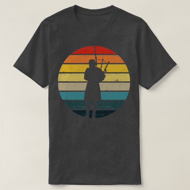 Bagpipe Silhouette på en tryckt Retro Sunset (RR) T Shirt (Design framsida)