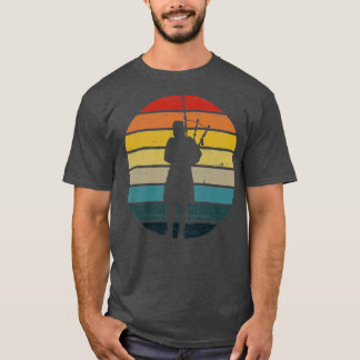 Bagpipe Silhouette på en tryckt Retro Sunset (RR) T Shirt