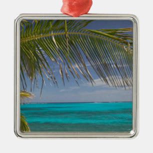 BAHAMAS, Abacos, Loyalist Cays, Man O'War Cay: Julgransprydnad Metall