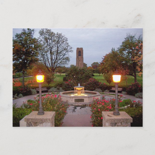 Baker Bark Carillion Torn & Fontän Vykort (Framsida)