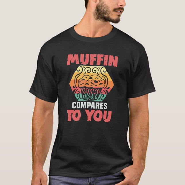 Baker muffin jämfört med kakor som ger bakverk t shirt (Framsida)