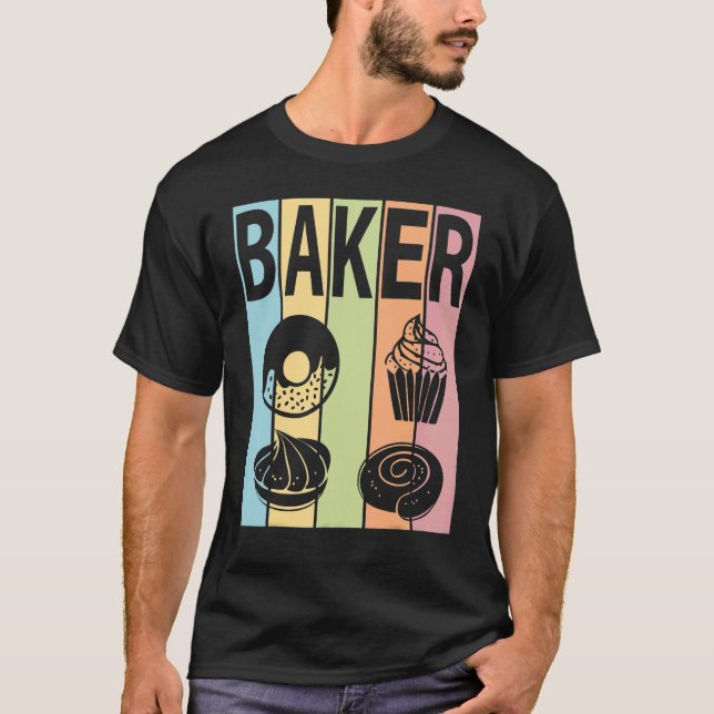 BAKER PASTEL COLORS DESSERTS PASTRY CHEF BAKING    T SHIRT (Framsida)