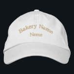 Bakery Namn Embroized Hat Broderad Keps<br><div class="desc">Lägg till ditt Bakery namn och medarbetare namn till detta broderade Bakery Hat.</div>