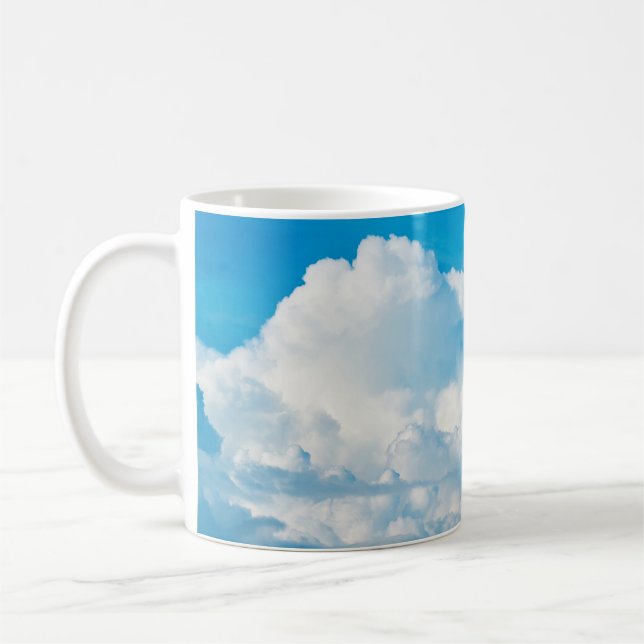 Bakgrund i blå himmel moln vit kaffemugg (Vänster)