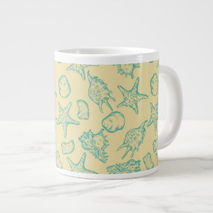 Bakgrund med snäckor. Hand plockade Jumbo Mugg
