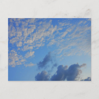 Bakgrunden till blå himmel. vykort