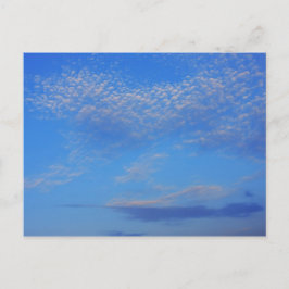 Bakgrunden till blå himmel. vykort