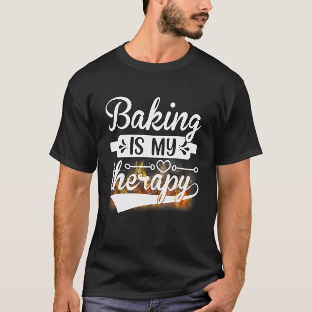 Baking är min terapeutisk konditori. t shirt (Framsida)