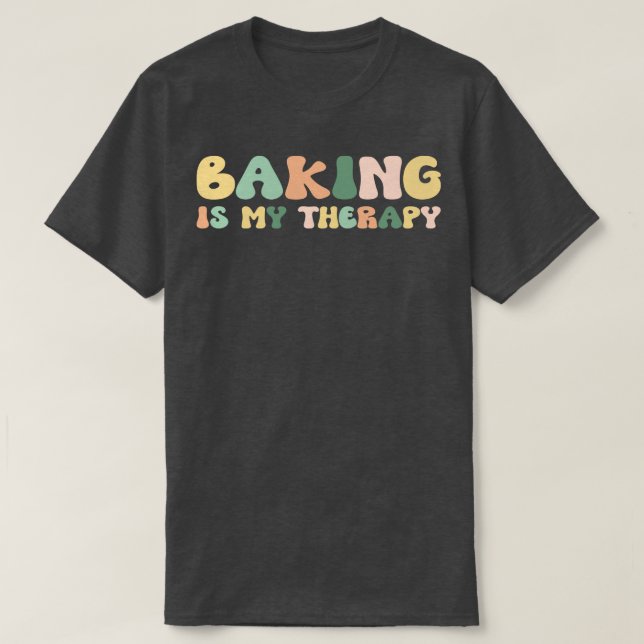 Baking är min terapi för hennes mat t shirt (Design framsida)