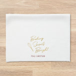 Baking Spirits Bright Family Namn-jul Kökshandduk<br><div class="desc">Anpassningsbar-designad dekorativ kökshandduk för julhelgen med "bakande sprit briljant" guld-kalligrafi med personlig-familjen namn.</div>