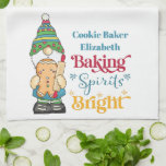 Baking Spirits Bright God Jul-Helgdag Kökshandduk<br><div class="desc">Baking Spirits Bright Jul Helgdag-köket. Perfekt för när du bakar din favoritjulsbehandling...  Helgdag. Cute gnome,  pepparkaksgubbe och rullstift. Monogrammat med namn av kock,  bagare,  kock eller annan favorittitel. Typografi av frammatning och roligt. Underbart för kakor som bakar party och kokar med barn eller ungar.</div>
