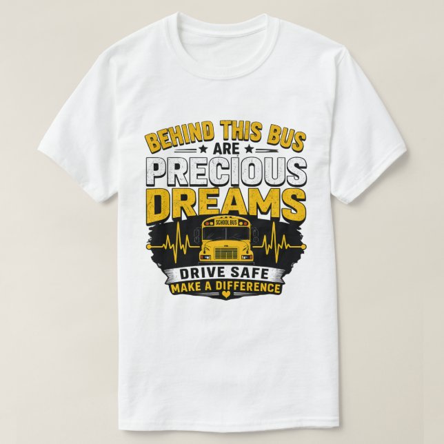 Bakom denna buss finns dyrbara drömmar Skolbuss kö T Shirt (Design framsida)