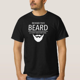 Bakom det här skägget är en väldigt tam man t shirt