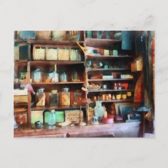 Bakom räknaren i den allmänna butiken vykort (Framsida)