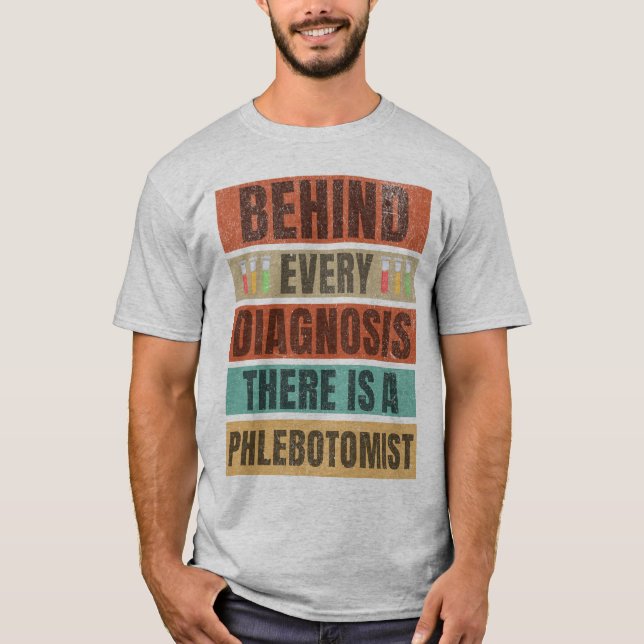 Bakom varje diagnos finns en Phlebotomi T Shirt (Framsida)