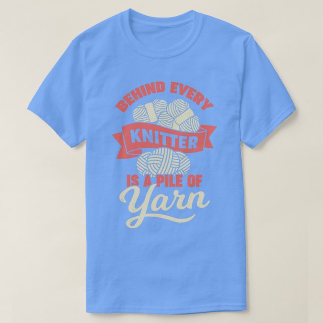 Bakom varje knut finns en garnpil t shirt (Design framsida)