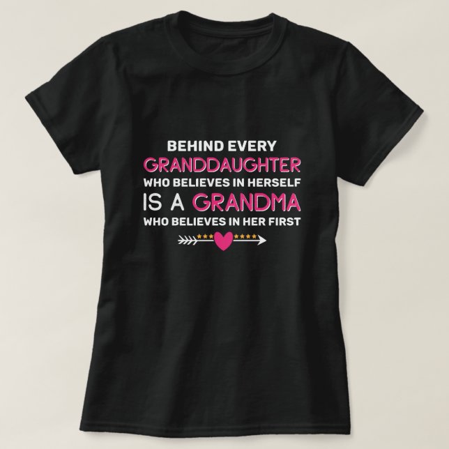 Bakom varje sondotter finns en mormor t shirt (Design framsida)