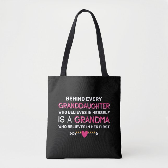 Bakom varje sondotter finns en mormor tygkasse (Framsida)