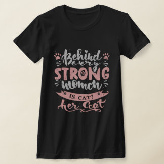 Bakom varje stark kvinna finns hennes katt t shirt