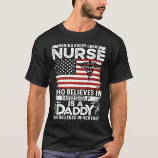 Bakom varje stor sjuksköterska står en Pappa som t Shirt