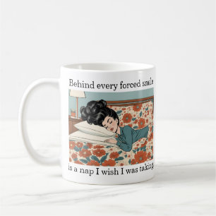 Bakom varje tvångssmil är en Nap - Lustigt Kaffemugg