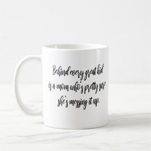 Bakom varje underbart barn finns en mamma Modern M Kaffemugg