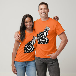Bakre vy av en undergiven tabbykatt t shirt