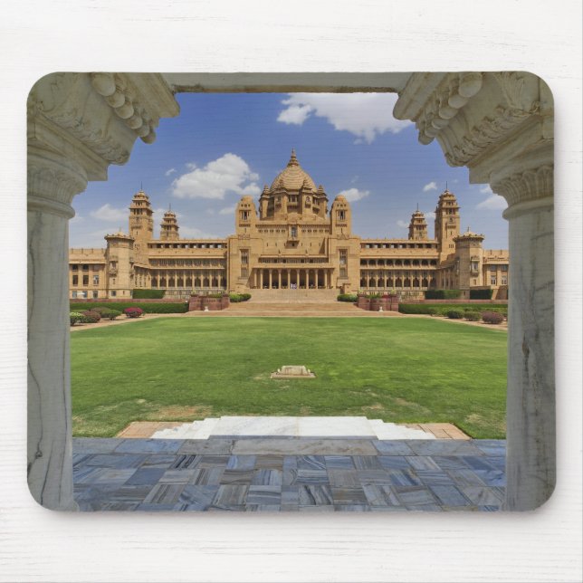 Baksida av hotell Umaid Bhawan Palace, Jodjpur. Musmatta (Framsidan)