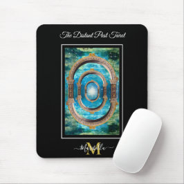 Baksidan av The Distant Past Tarotkort Monogram Ne Musmatta