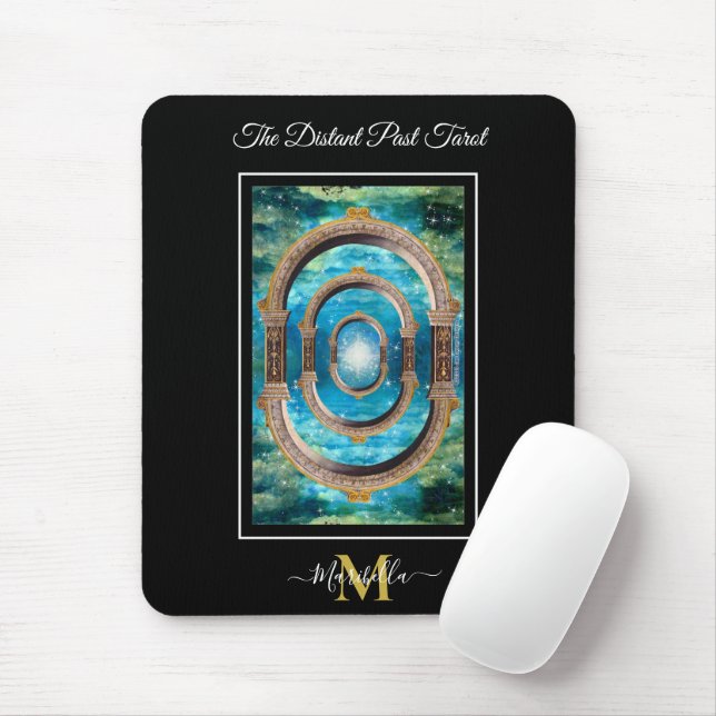 Baksidan av The Distant Past Tarotkort Monogram Ne Musmatta (Med mus)