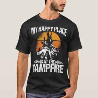 Baktryck mitt Lycklig Ställe är en Campfire Campin T Shirt