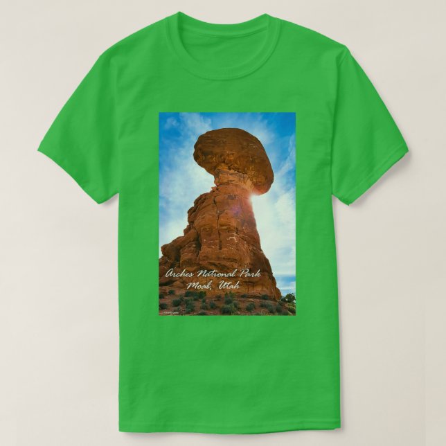 Balanced Rock Arches National Park Moab Utah T Shirt (Design framsida)