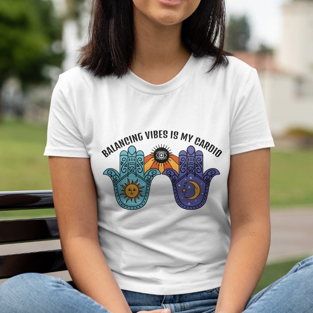 Balancing Vibes Sol & Måne Celestial Hamsa T Shirt (Balancing Vibes Sun & Moon Celestial Hamsa T-Shirt)