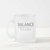 Balans Framför Allt – Minimal Vit Typografi