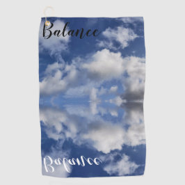 Balans mellan molnreflektioner, blått Cornish himl