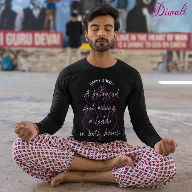 Balanserade elak i dieten laddu i båda händer Diwa T Shirt (Skapare uppladdad)